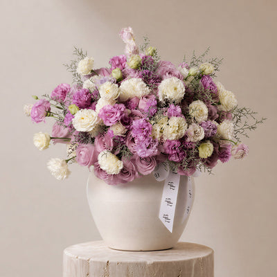 Nada Lisianthus in Ivory Vase