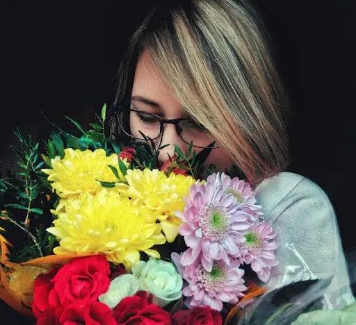 Birthday Flowers by Zodiac Sign - BLACK AND BLANC 