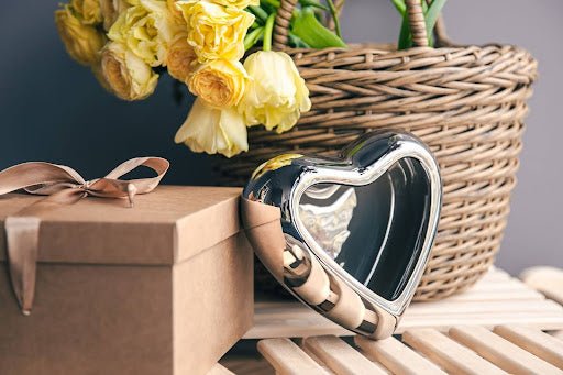 Guide To Pair Luxury Flowers with Elegant Gifts - BLACK AND BLANC 