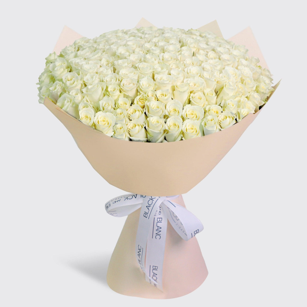 200/201 White Roses Bouquet - BLACK AND BLANC