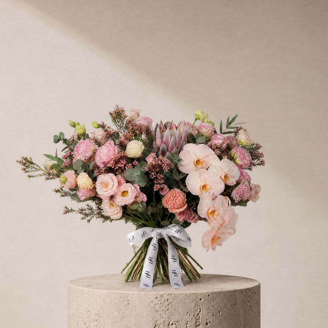 Colonnade Bouquet - BLACK AND BLANC