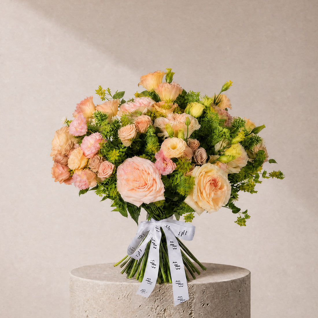 Cornice Bouquet - BLACK AND BLANC
