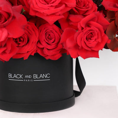 50/51 Red Roses in Box - BLACK AND BLANC