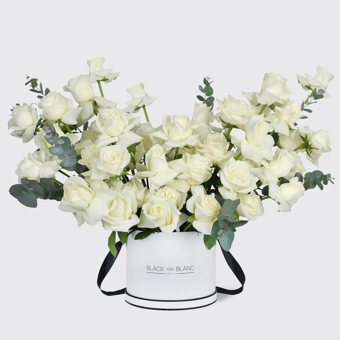 50/51 White Roses in Box - BLACK AND BLANC