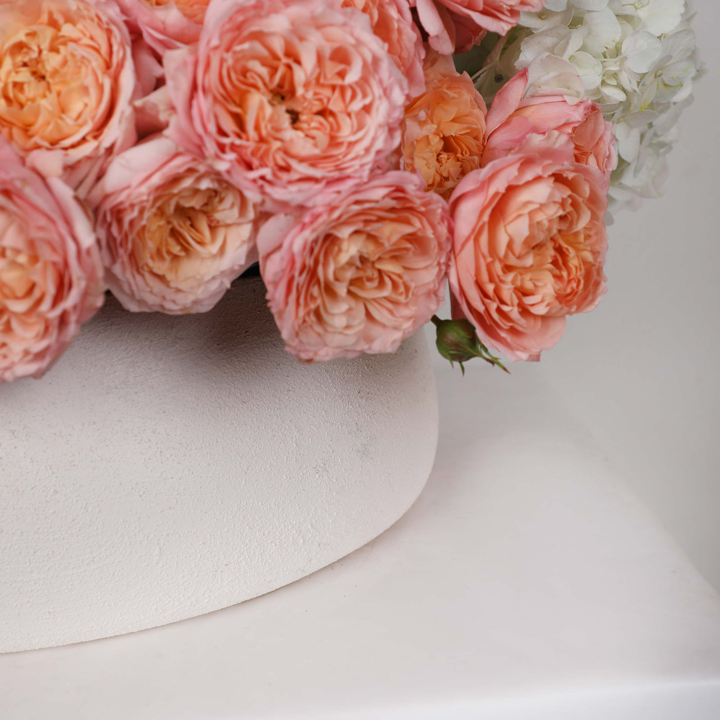 Artisant chic Ceramic in Vase - Fresh Flowers