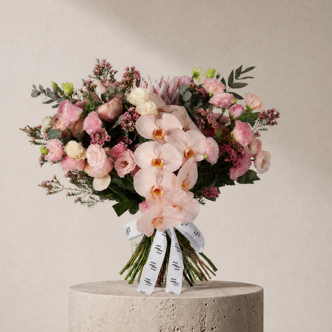 Colonnade Bouquet - BLACK AND BLANC