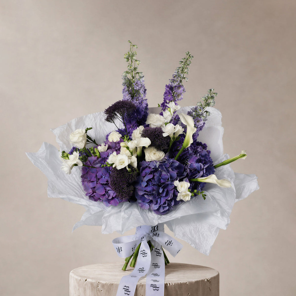 Antibes Bouquet - BLACK AND BLANC