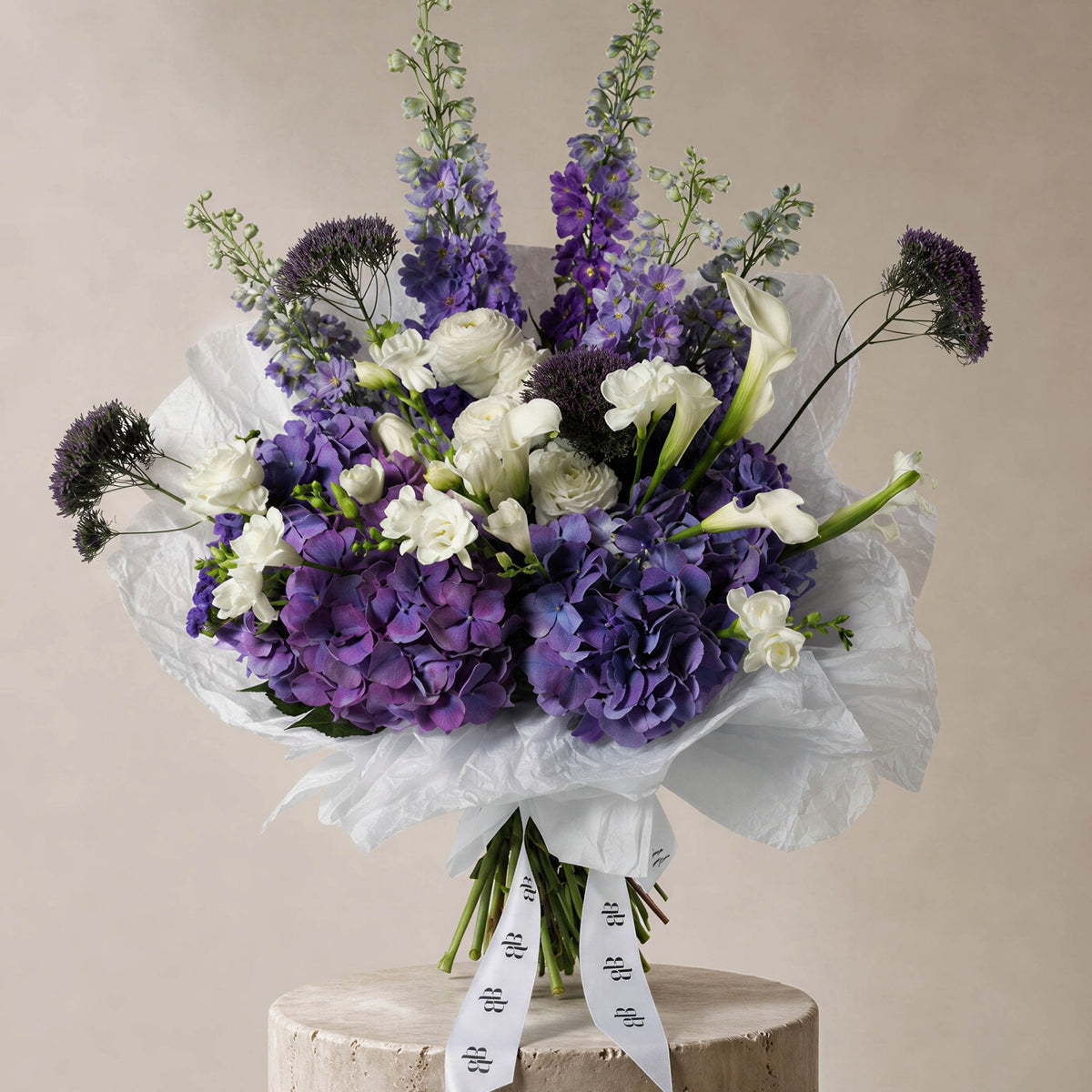 Antibes Bouquet - BLACK AND BLANC