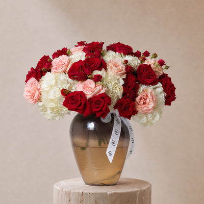 Aroos Roses in Lumiere Vase