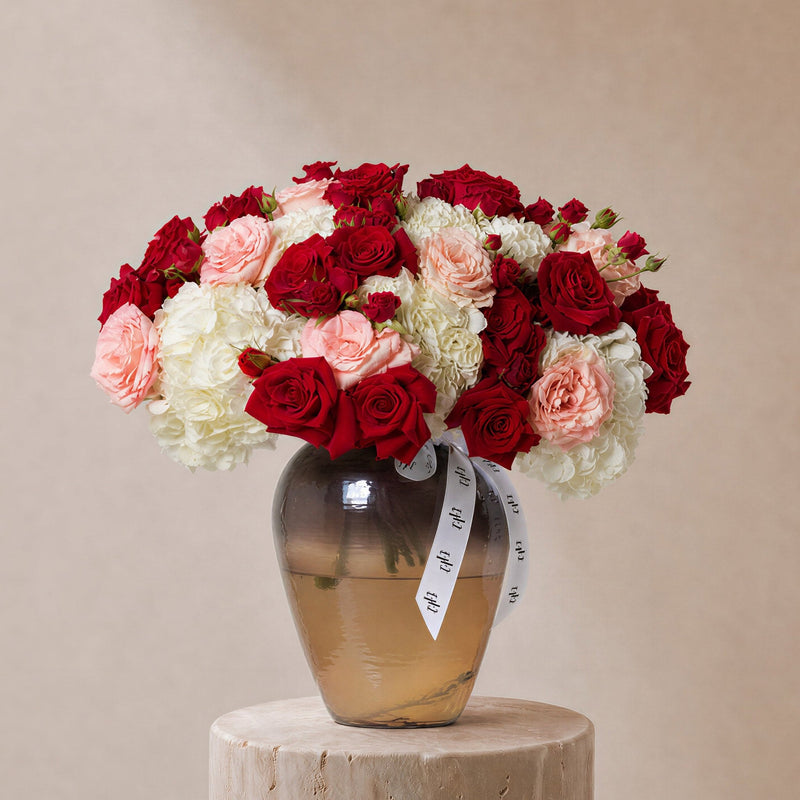 Aroos Roses in Lumiere Vase - BLACK AND BLANC
