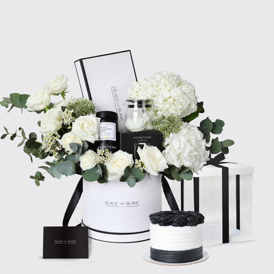 Elegant Avantcha Luxe Classic Set with white flowers and chic beauty products