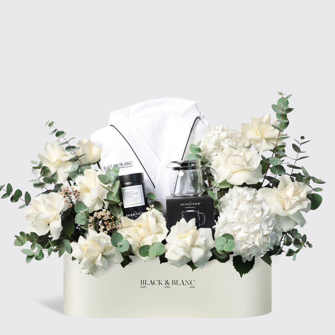 أفانتشا (الشاي وإبريق الشاي ورداء الحمام)