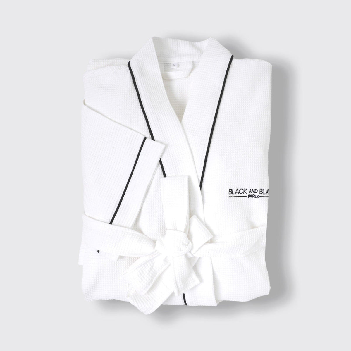 Avantcha (Tea, Teapot & Bathrobe) - BLACK AND BLANC