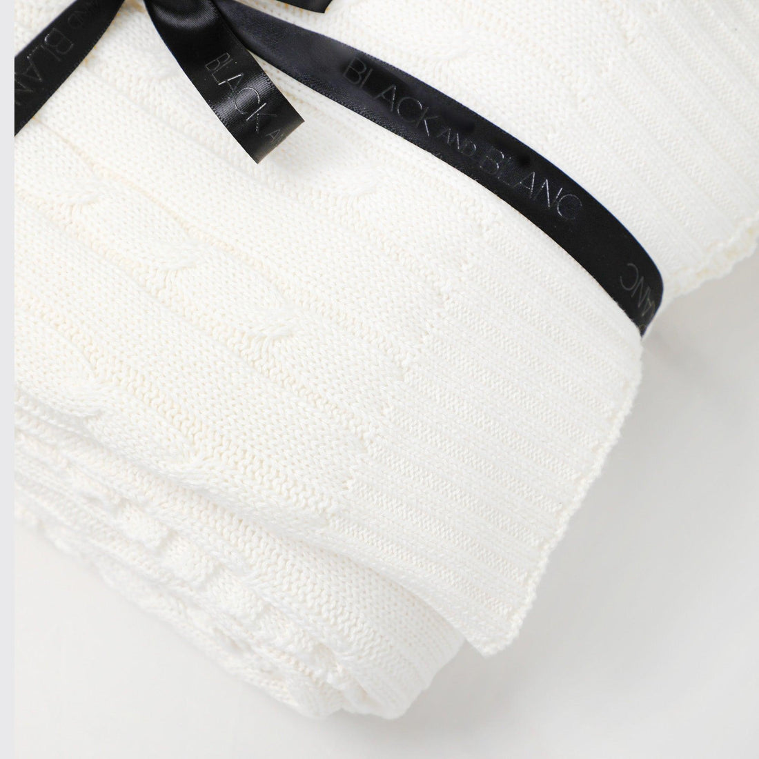 Avantcha (Tea, Teapot & Blanket) - BLACK AND BLANC