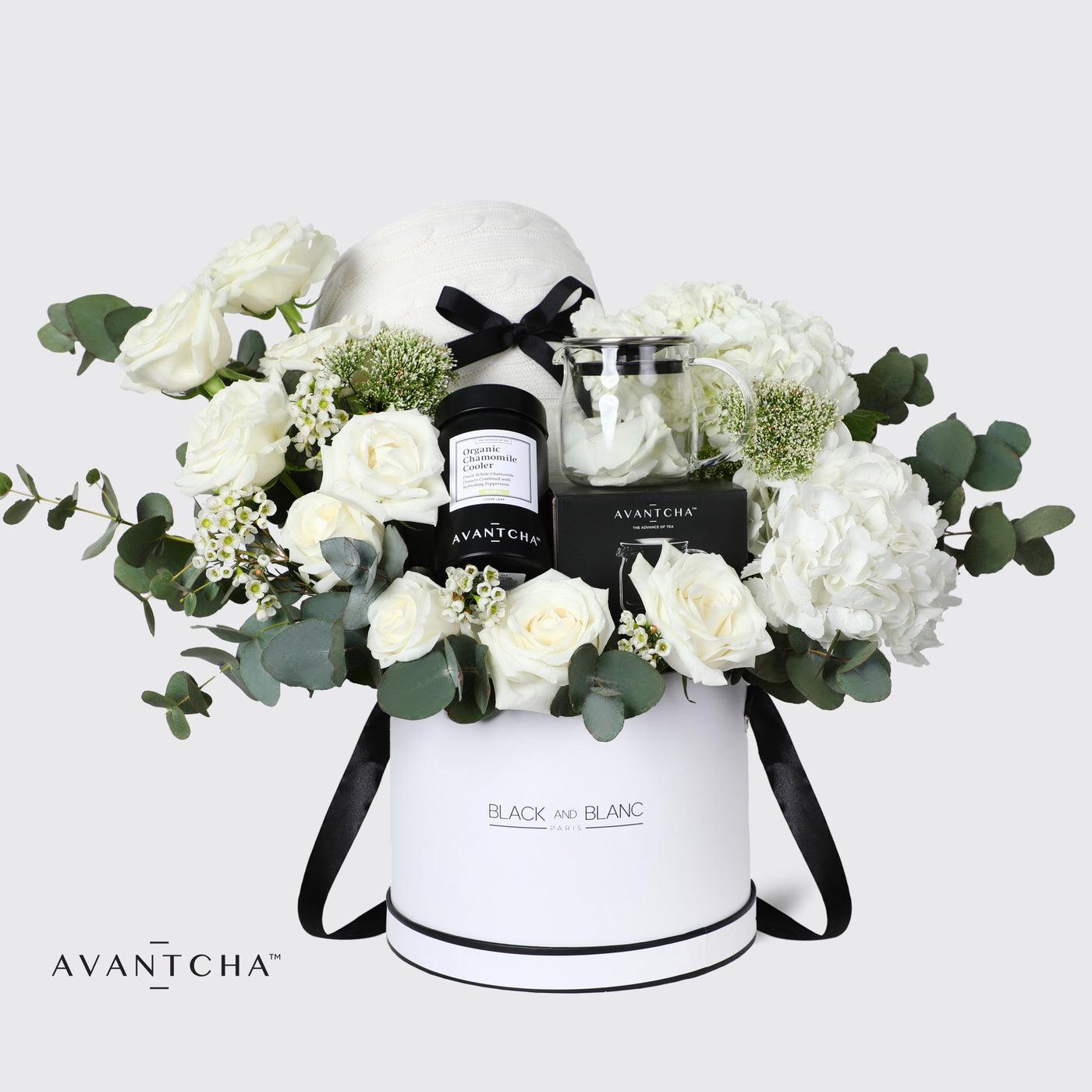 Avantcha Teapot & Tea with BLACK AND BLANC Blanket - White - Hamper