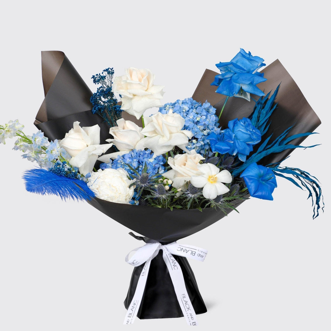 Azure Victory Bouq - BLACK AND BLANC