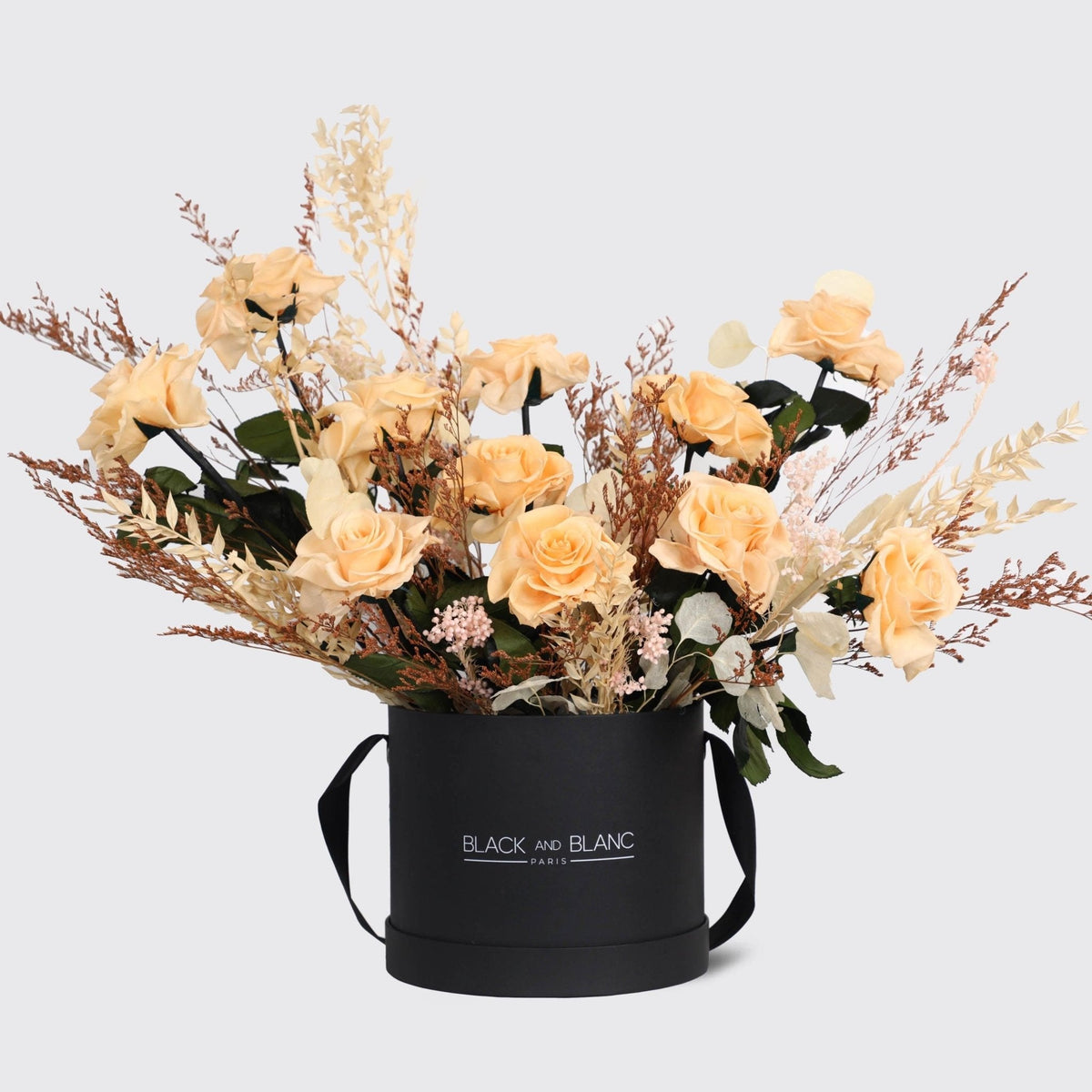 Beauty - Infinity Roses - BLACK AND BLANC