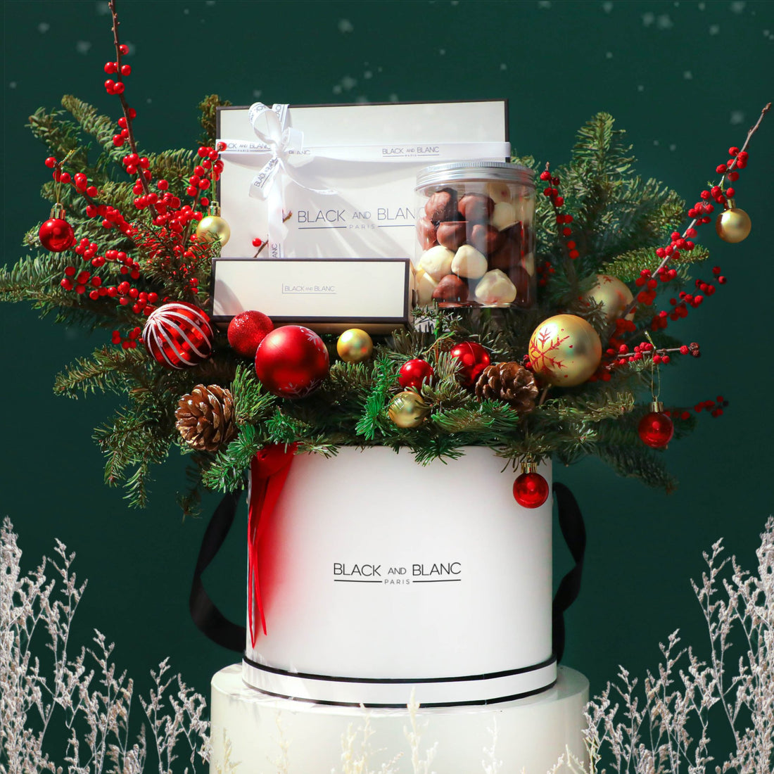 BLACK AND BLANC - Fruit Chocolate & Chocostrawberry Christmas Hamper - BLACK AND BLANC