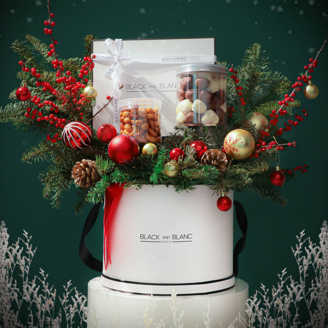 BLACK AND BLANC - Fruit Chooclate, Chocoberry & Nuts Christmas Hamper - BLACK AND BLANC