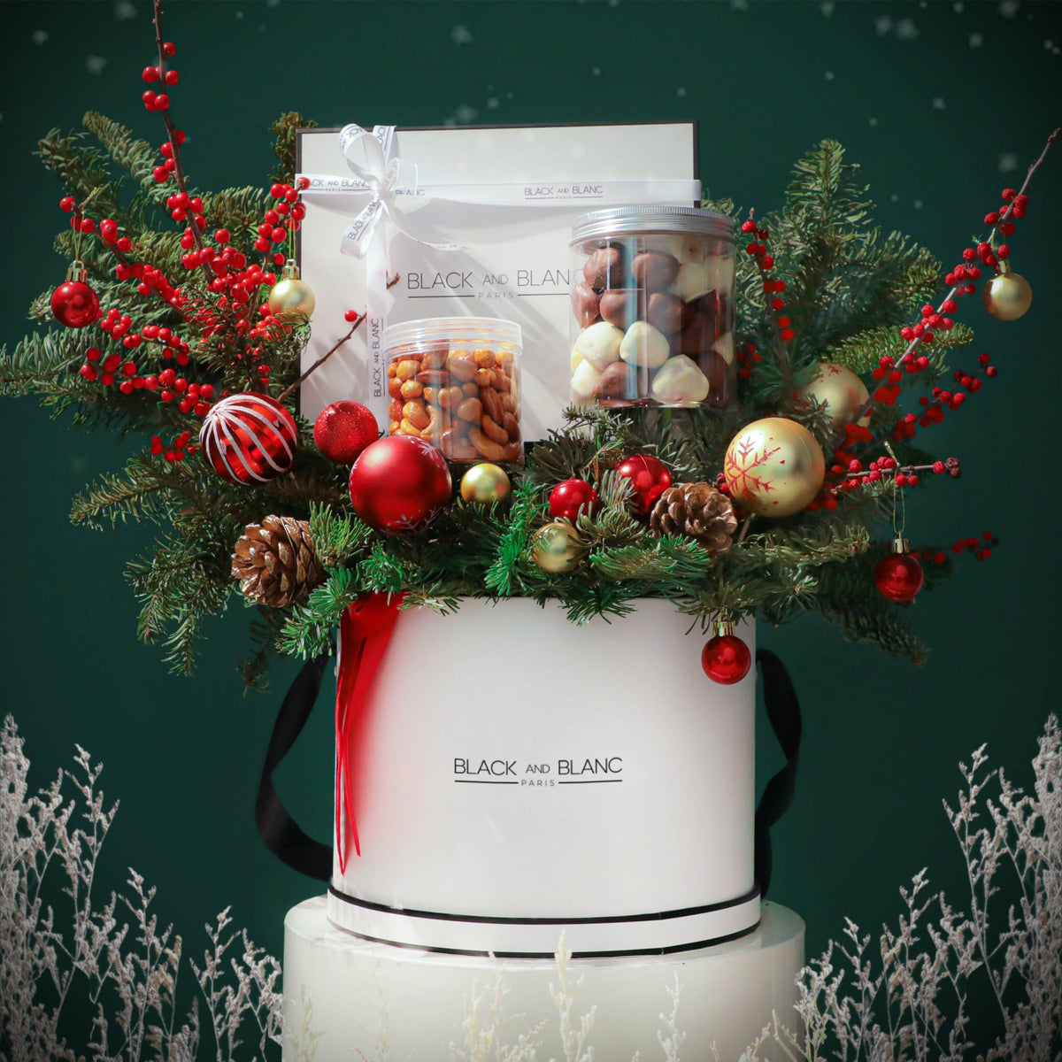 BLACK AND BLANC - Fruit Chooclate, Chocoberry & Nuts Christmas Hamper - BLACK AND BLANC