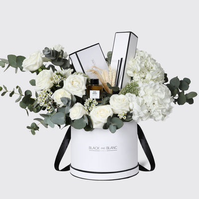 BLACK AND BLANC Reed Diffuser & Chocolate Almonds - White - Hamper