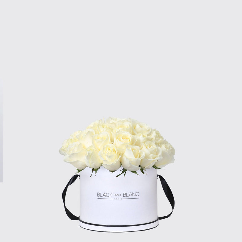 White Roses in Box - BLACK AND BLANC