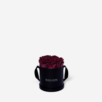 Burgundy Round - Infinity Roses - BLACK AND BLANC