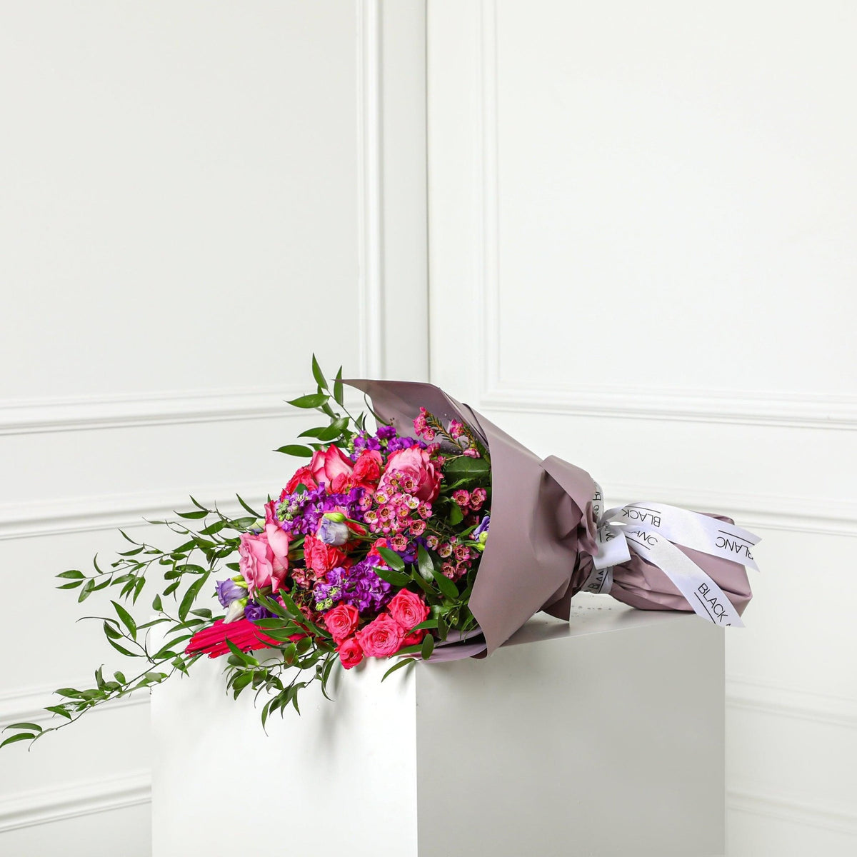 Camille Bouquet - BLACK AND BLANC