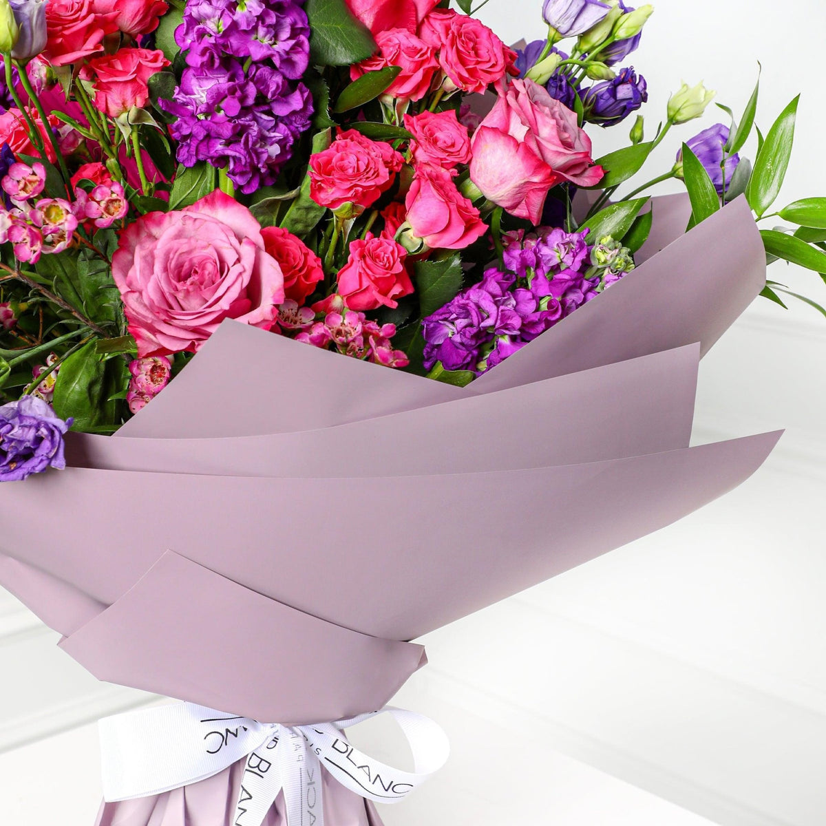 Camille Bouquet - BLACK AND BLANC