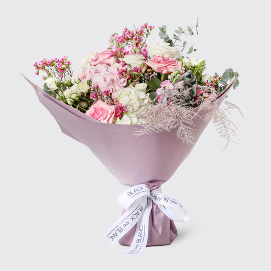 Chloe Bouquet - BLACK AND BLANC