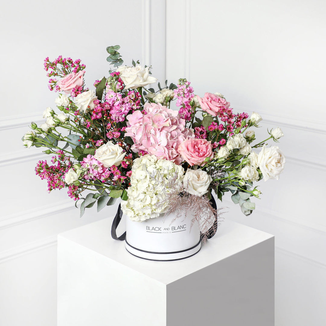 Chloe BouqBox - Fresh Flowers - BLACK AND BLANC