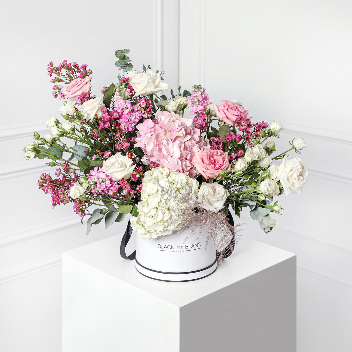 Chloe BouqBox - Fresh Flowers - BLACK AND BLANC