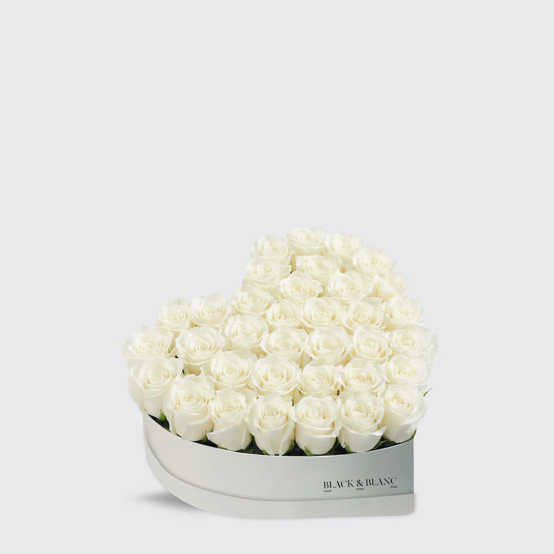 Classic Roses in Heart - Infinity Roses - BLACK AND BLANC