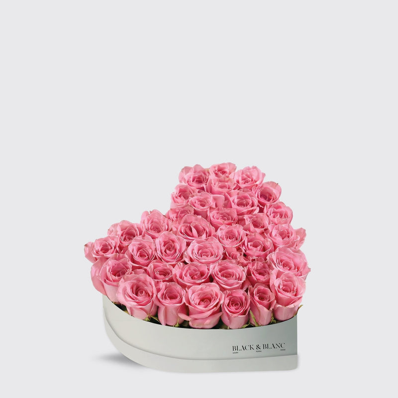 Classic Roses in Heart - Infinity Roses - BLACK AND BLANC
