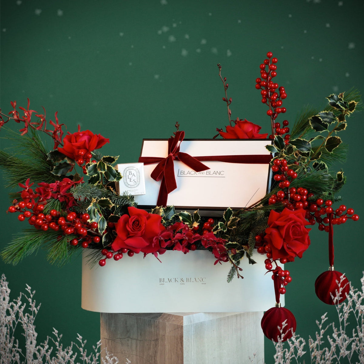 Diptyque Festive Candle & Treats Hamper - BLACK AND BLANC