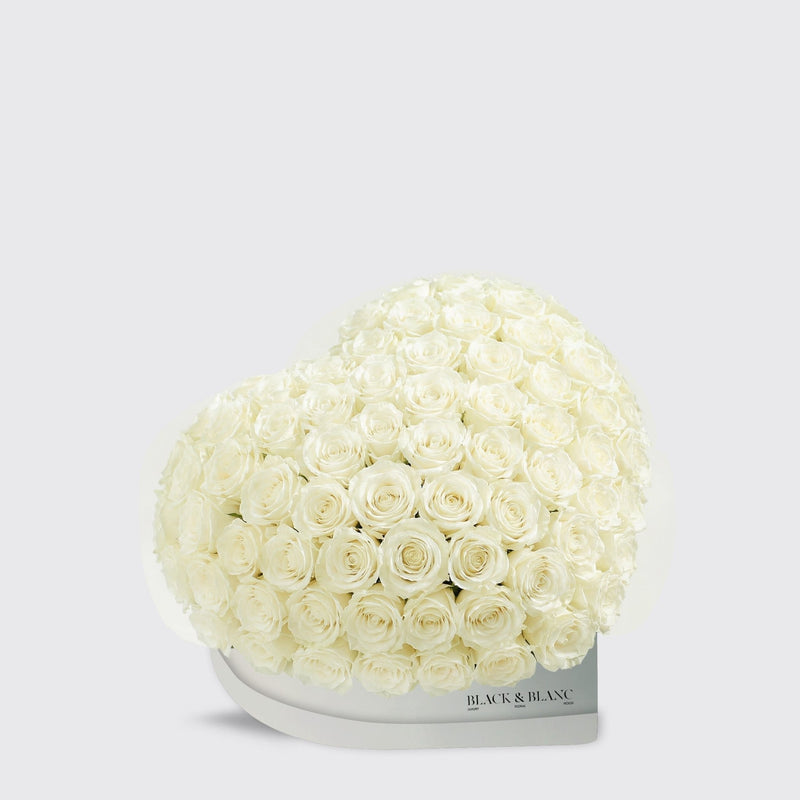 Dome Roses in Heart Box - BLACK AND BLANC