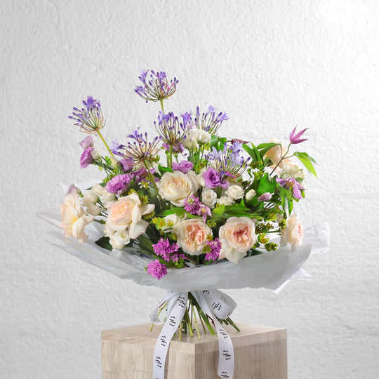 First Bloom Bouquet - BLACK AND BLANC