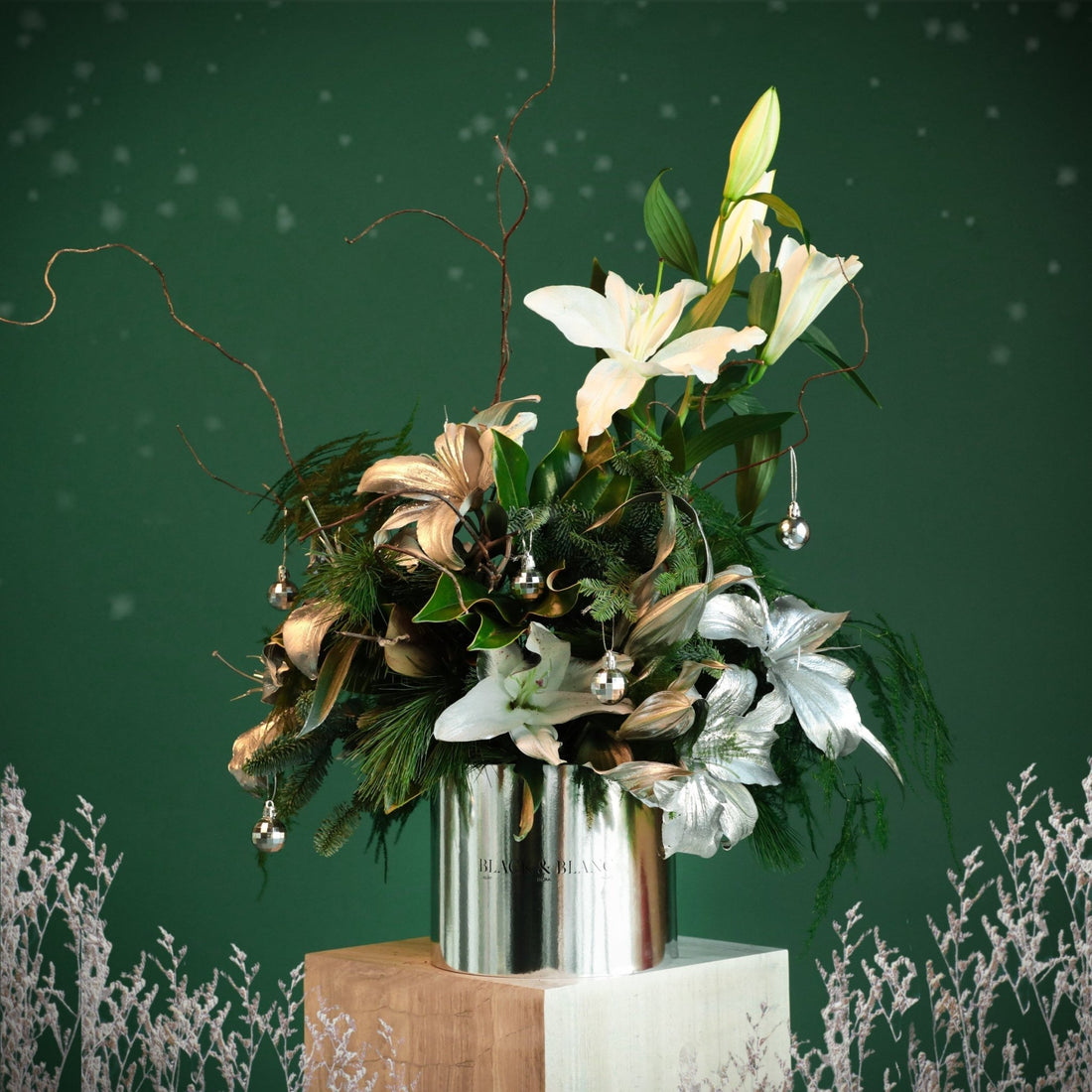 Frozen Lily in Box - Fresh Flowers - BLACK AND BLANC