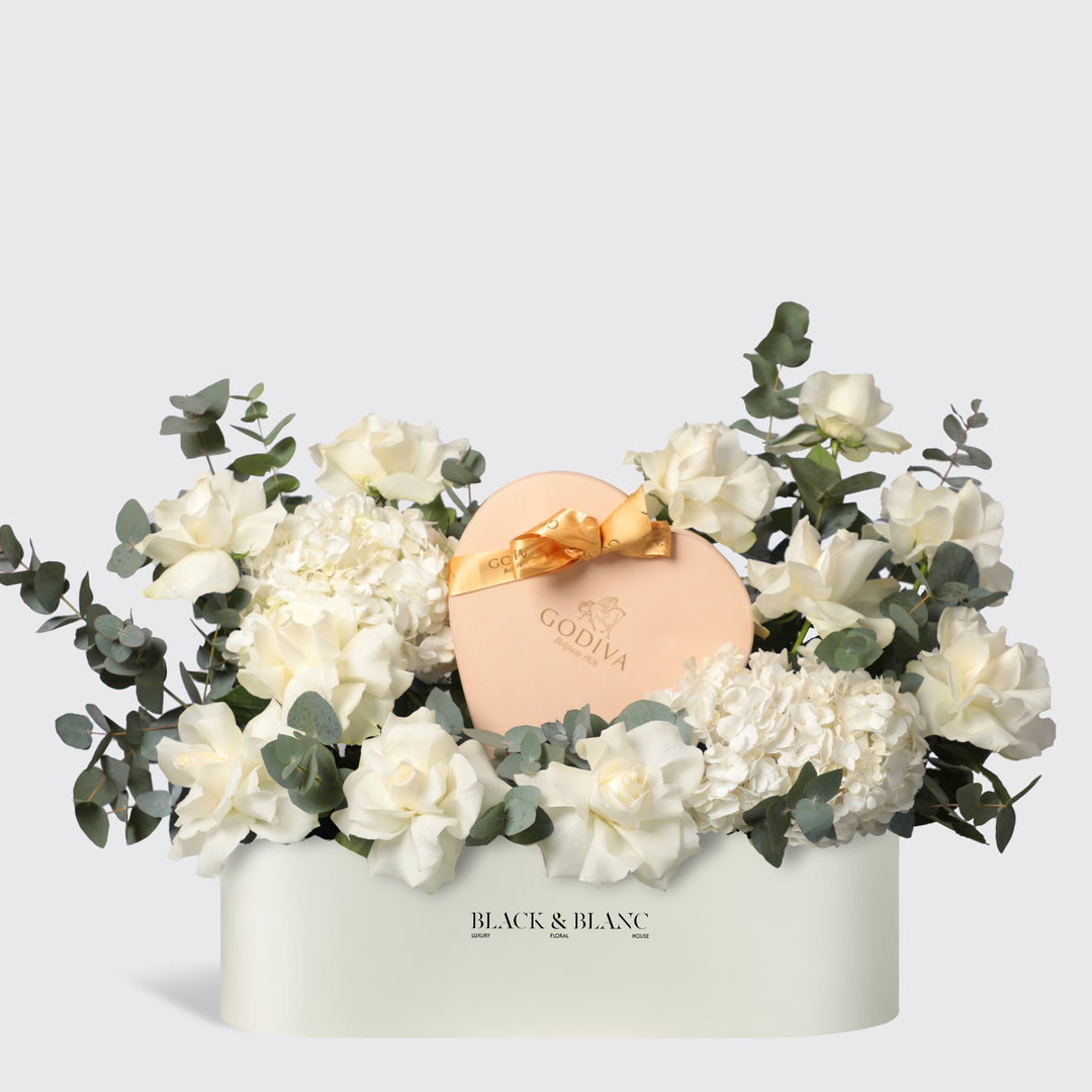 GODIVA - (12pcs)Velvet Heart Gift Hamper)