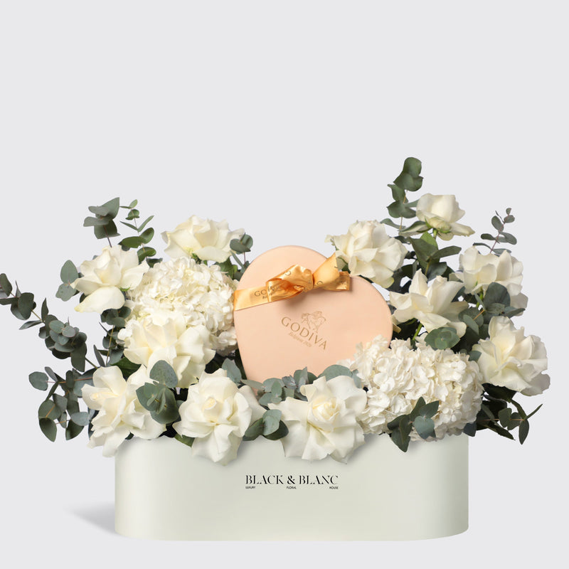 GODIVA - (12pcs)Velvet Heart Gift Hamper)