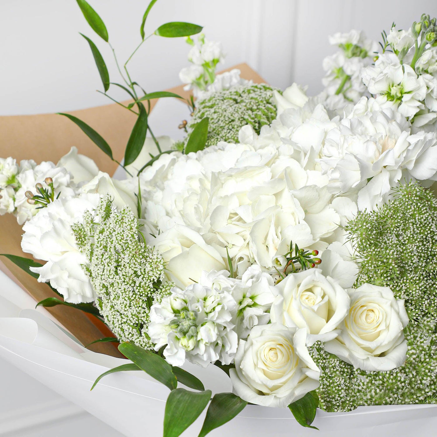 Jardin Blanc Bouqs - Fresh Flowers - BLACK AND BLANC