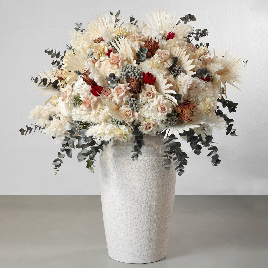 Layla in Vase - BLACK AND BLANC