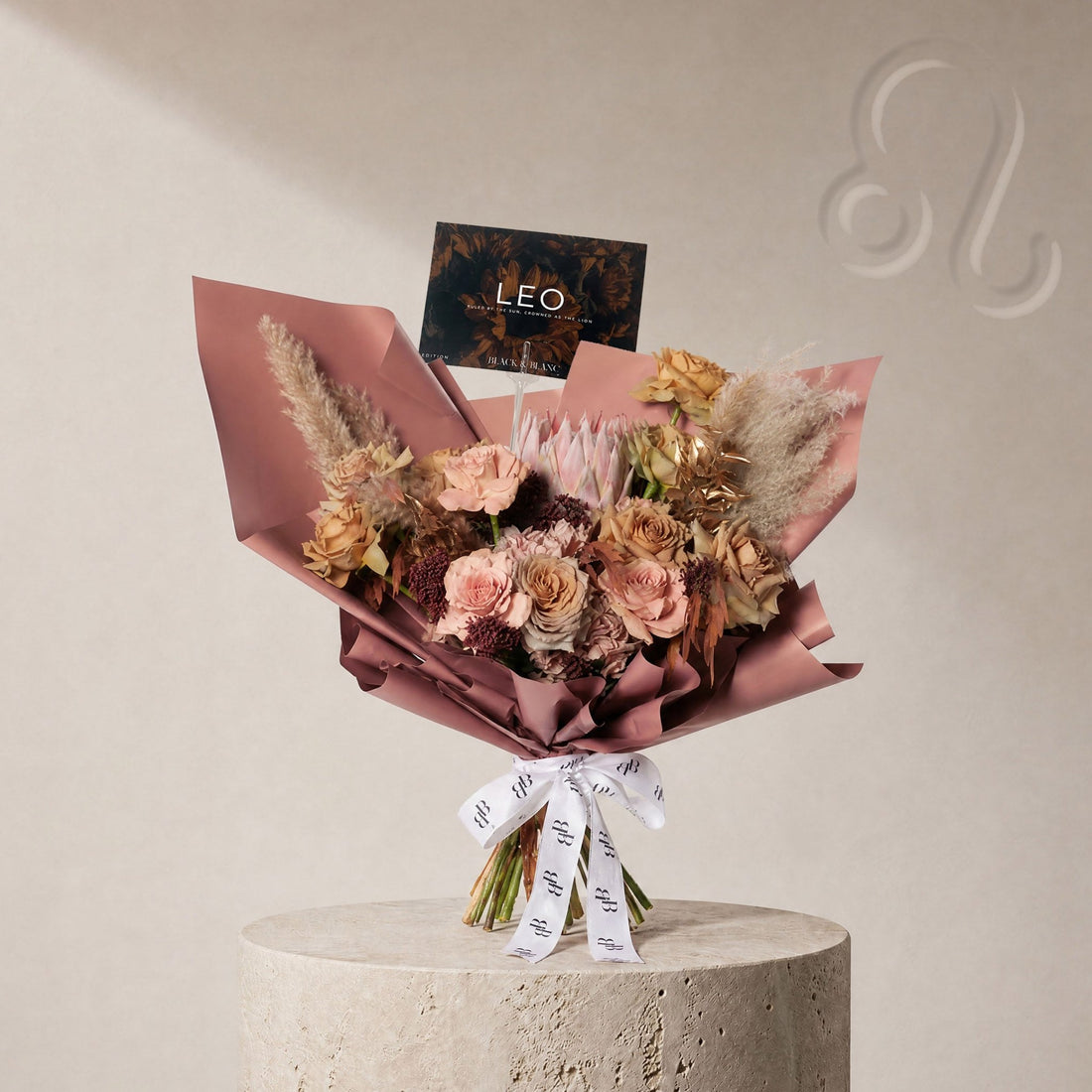 Leo - The Mane Bouquet - BLACK AND BLANC