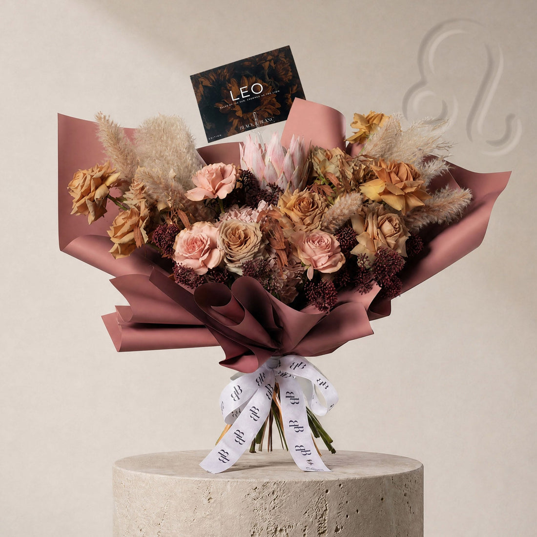 Leo - The Mane Bouquet - BLACK AND BLANC