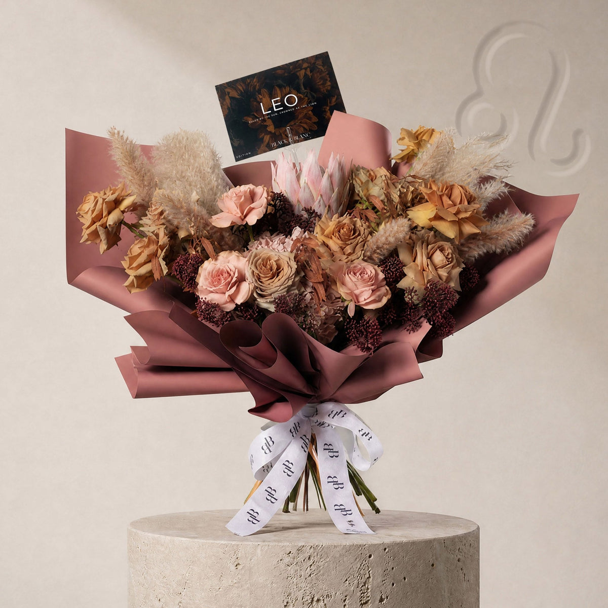 Leo - The Mane Bouquet - BLACK AND BLANC