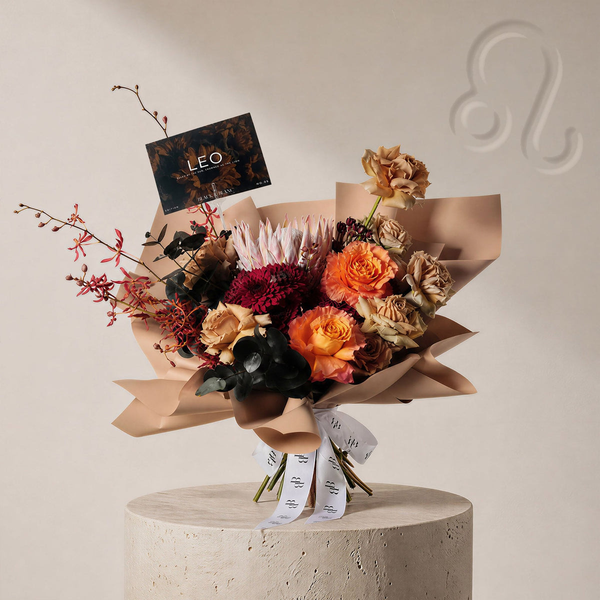 Leo - The Reign Bouquet - BLACK AND BLANC