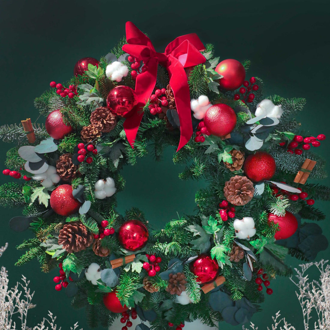 Luxe Mistletoe Wreath - Fresh Flowers - BLACK AND BLANC