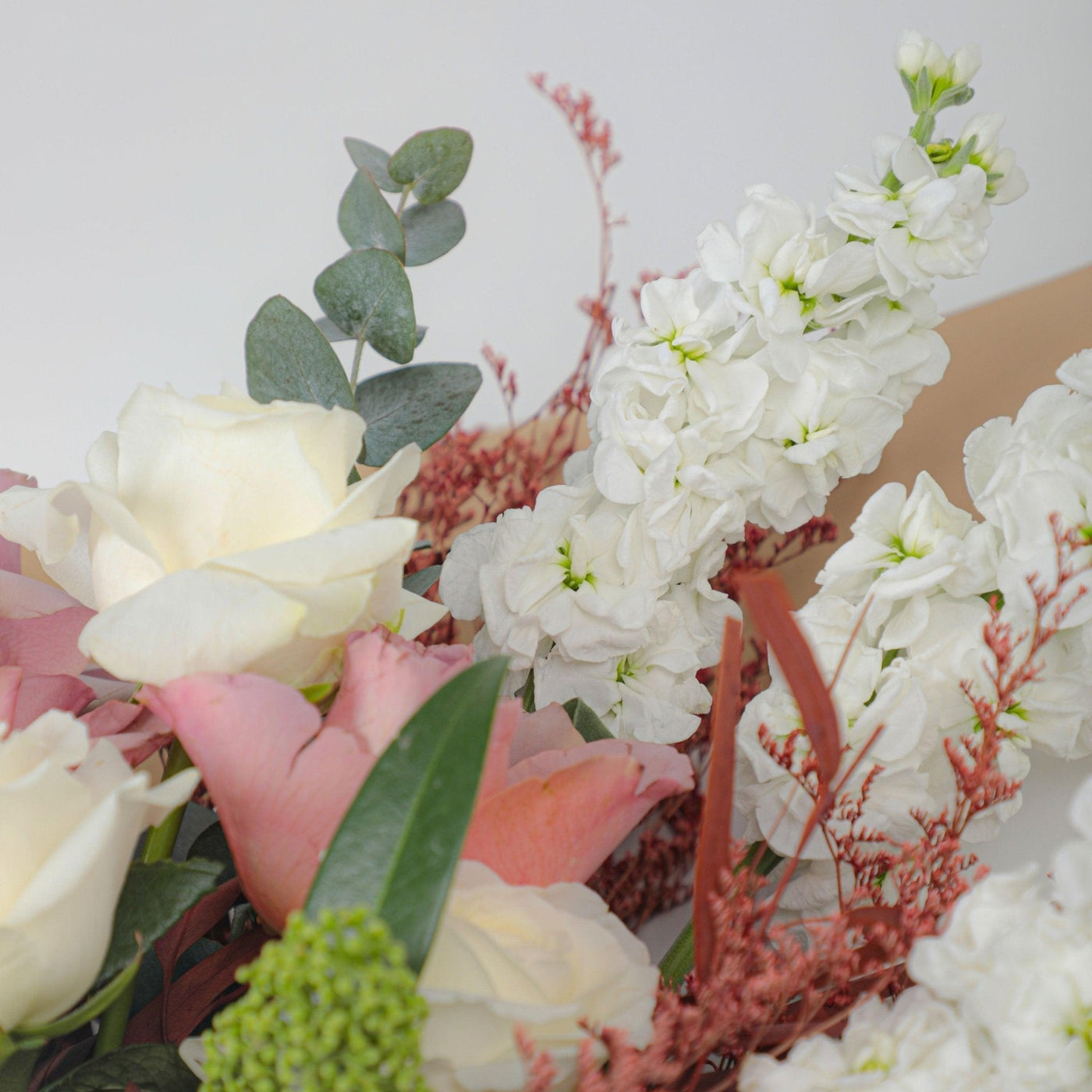 Mocha Majesty Bouquet - BLACK AND BLANC