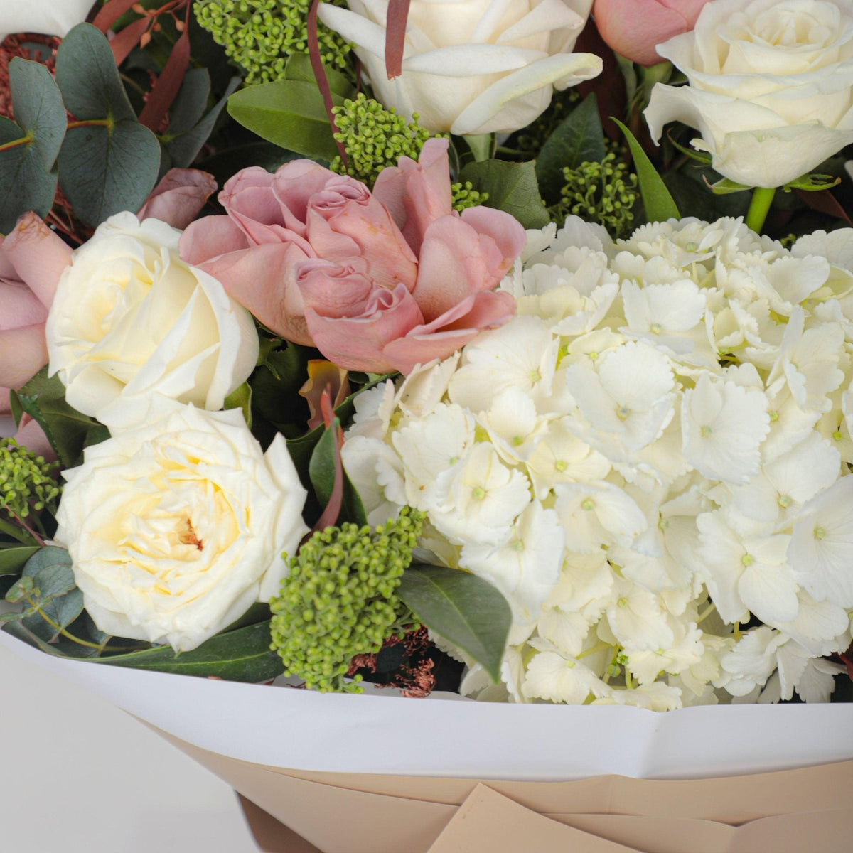 Mocha Majesty Bouquet - BLACK AND BLANC