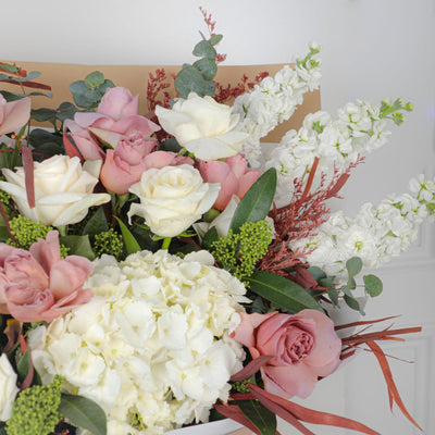 Mocha Majesty Bouquet - BLACK AND BLANC